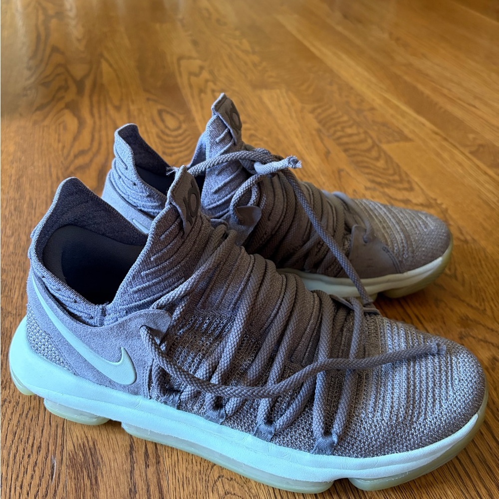 Nike Light Gray Knit Sneakers